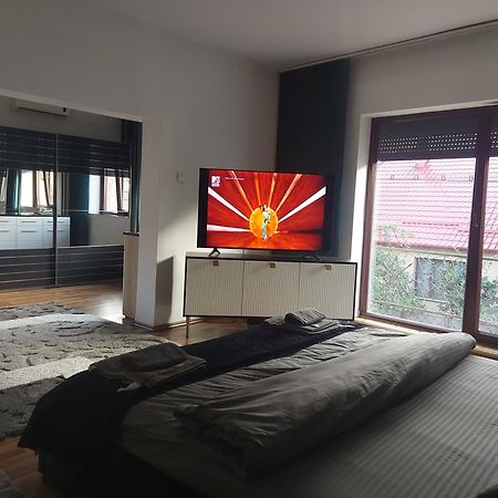 Cataleya Apart Home Oradea Exteriör bild